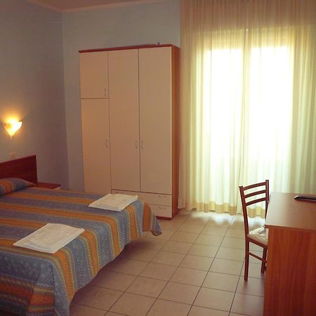 Hotel Iones Rimini Esterno foto
