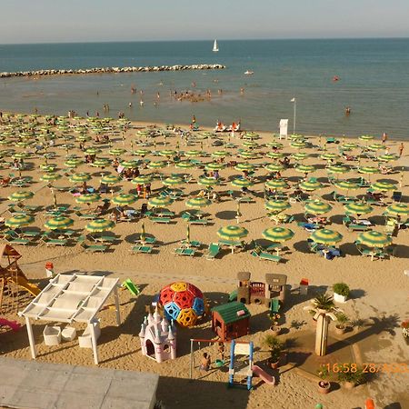 Hotel Iones Rimini Esterno foto