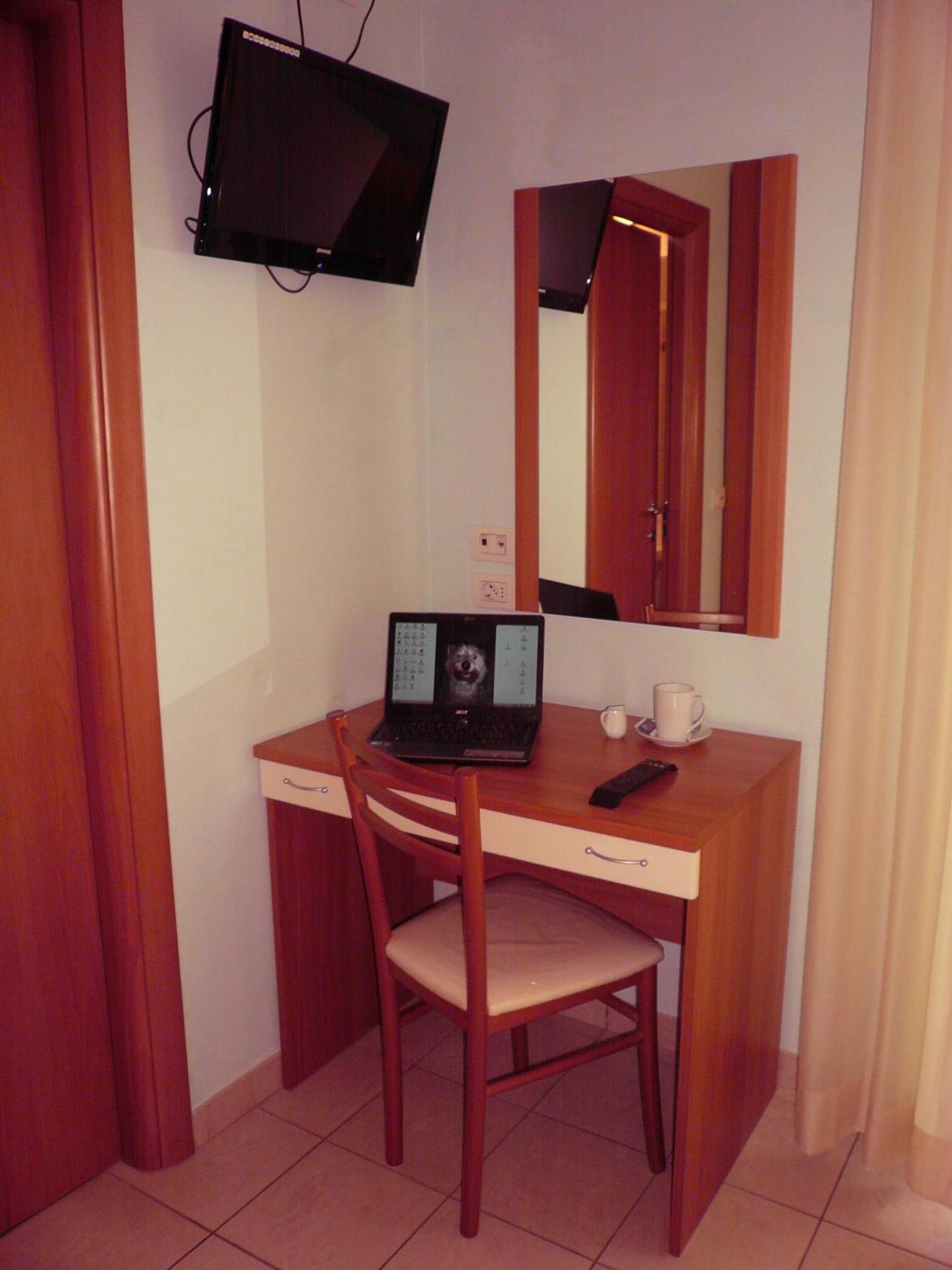 Hotel Iones Rimini Camera foto
