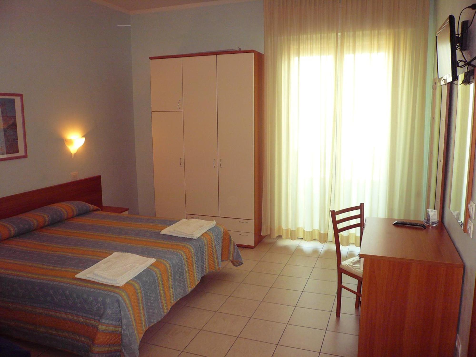 Hotel Iones Rimini Esterno foto