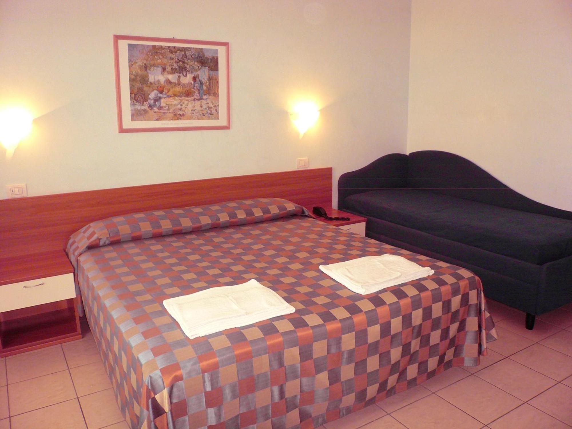 Hotel Iones Rimini Esterno foto