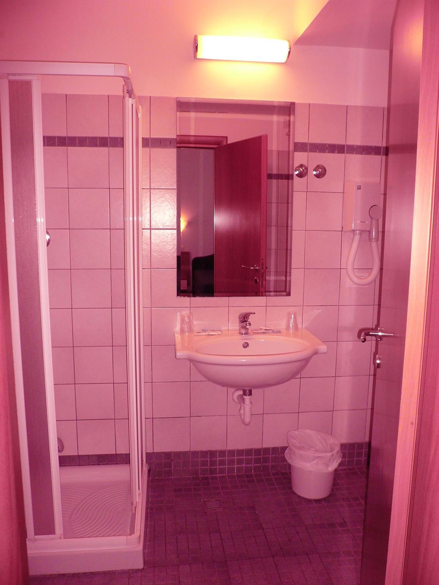 Hotel Iones Rimini Esterno foto