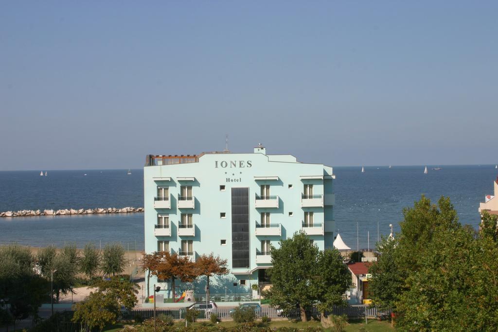 Hotel Iones Rimini Esterno foto
