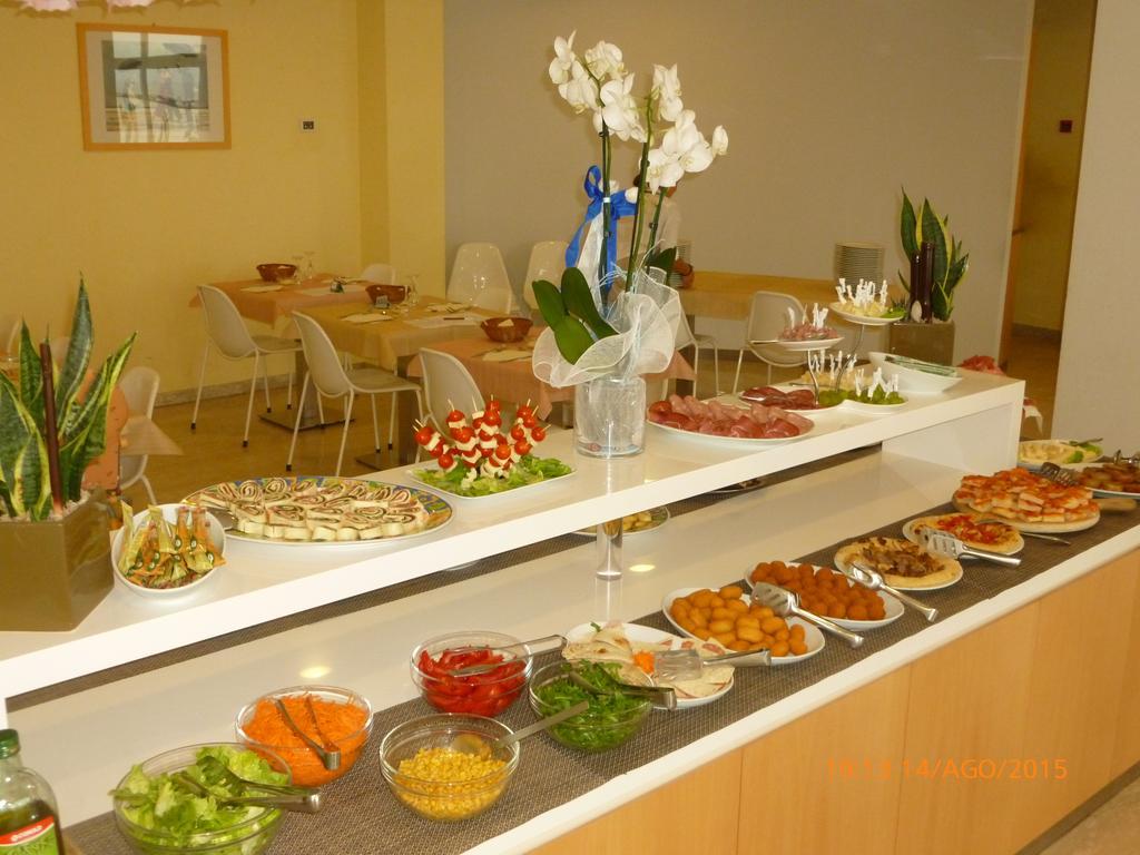 Hotel Iones Rimini Esterno foto