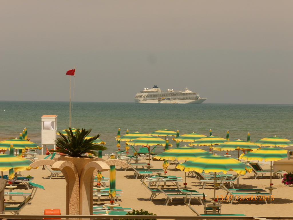 Hotel Iones Rimini Esterno foto