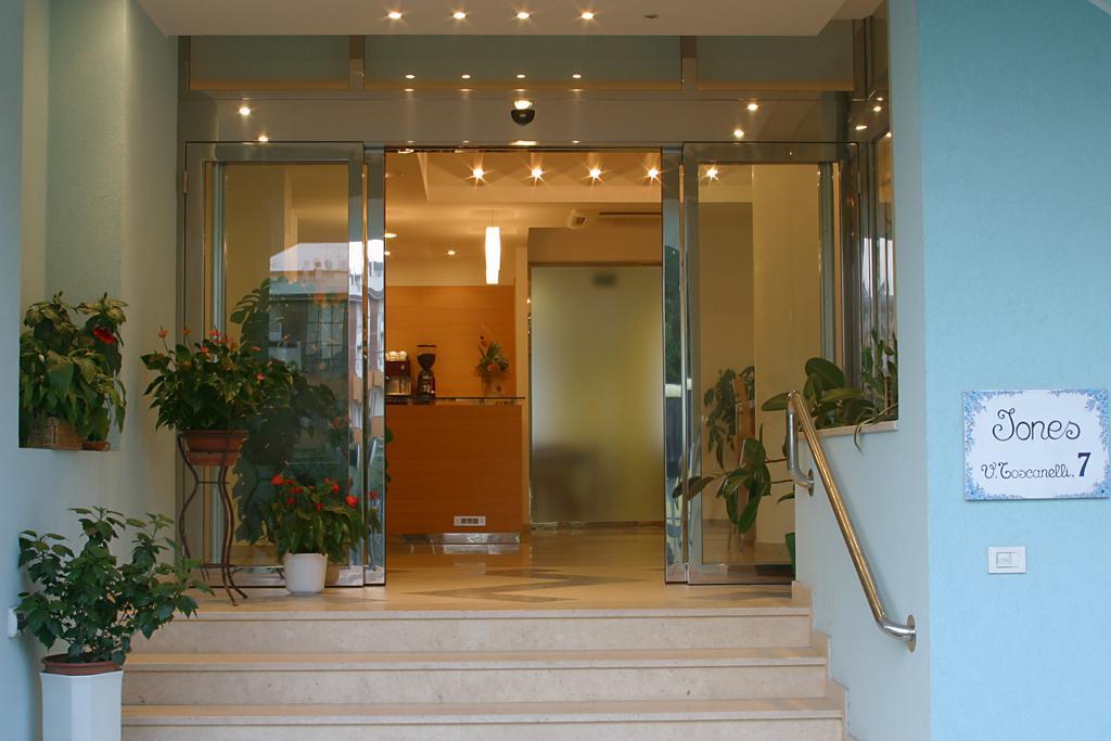 Hotel Iones Rimini Esterno foto