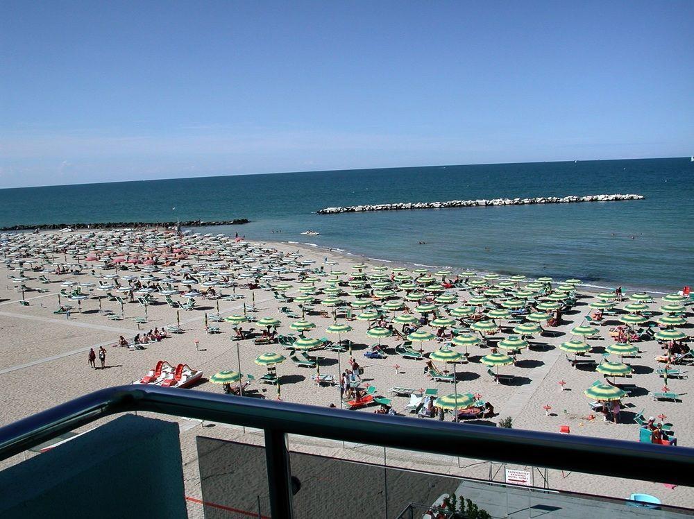 Hotel Iones Rimini Esterno foto